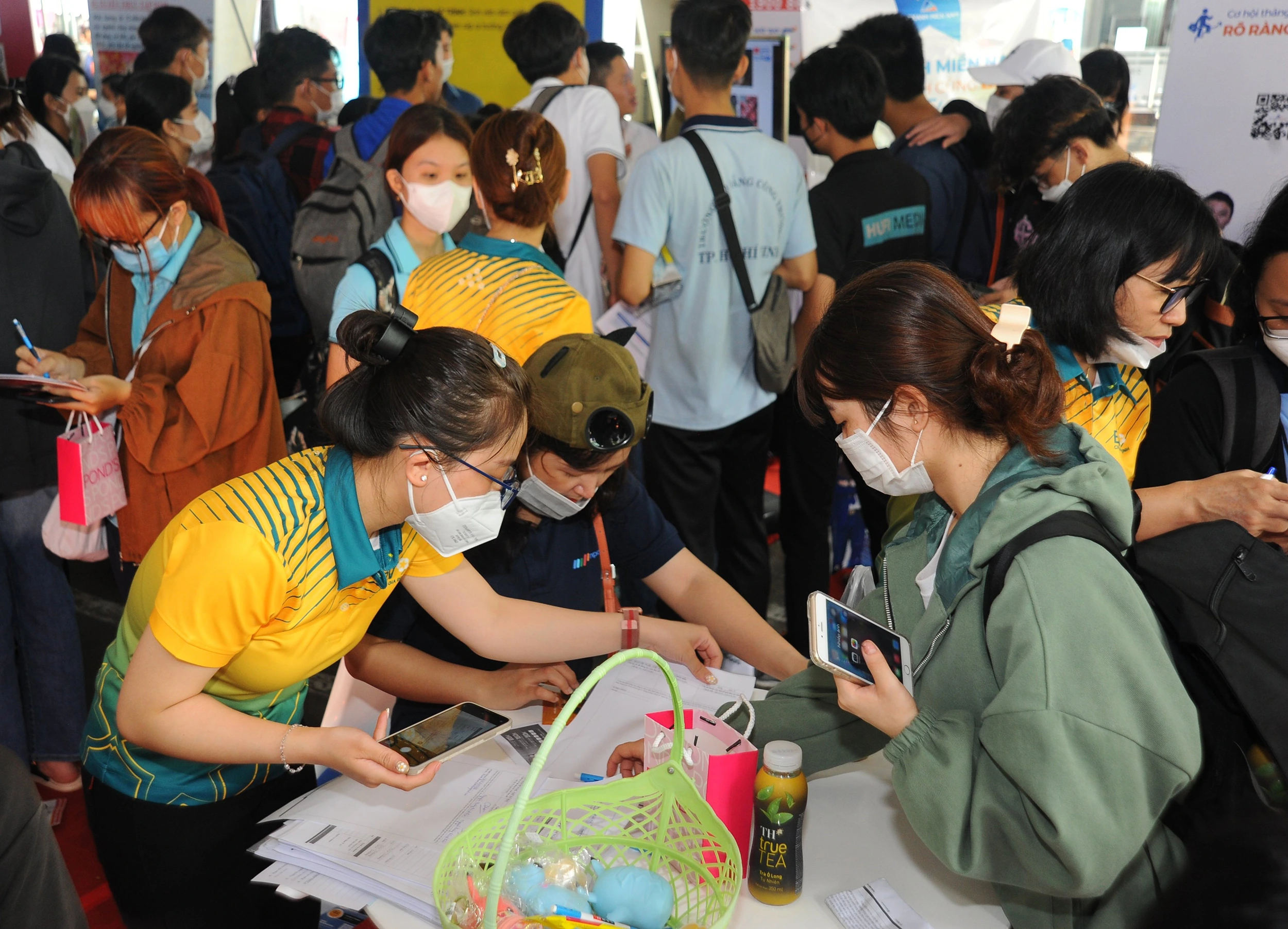 Nhiều cơ hội việc l&agrave;m thời vụ hấp dẫn cho sinh vi&ecirc;n dịp Tết.